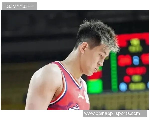 郭艾伦次节末表现出色助力球队追分半场贡献6分2助展现全面能力